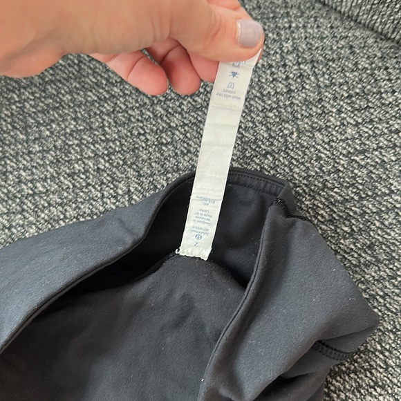 Size 2 Lululemon cropped leggings black - Picture 4 of 4